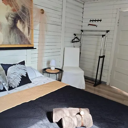 House Close To Min Of 4-8 Guests